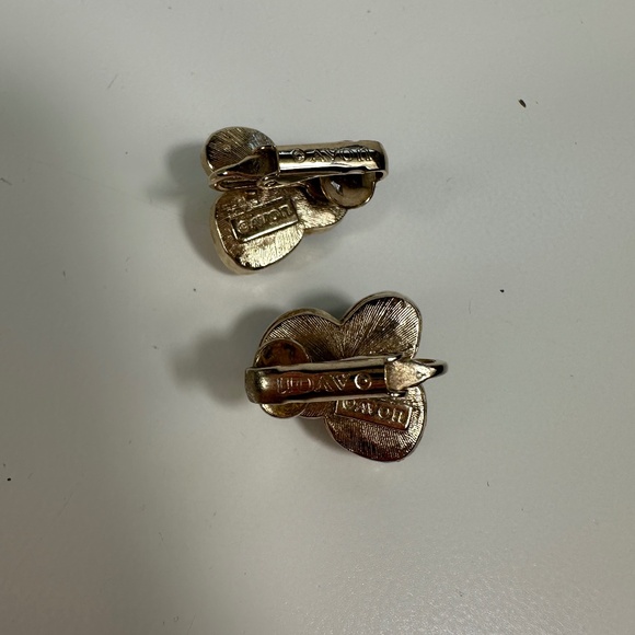 VTG Signed Avon Gold Tone Faux 3 Stone Cabochon Stud Earrings - Picture 4 of 5